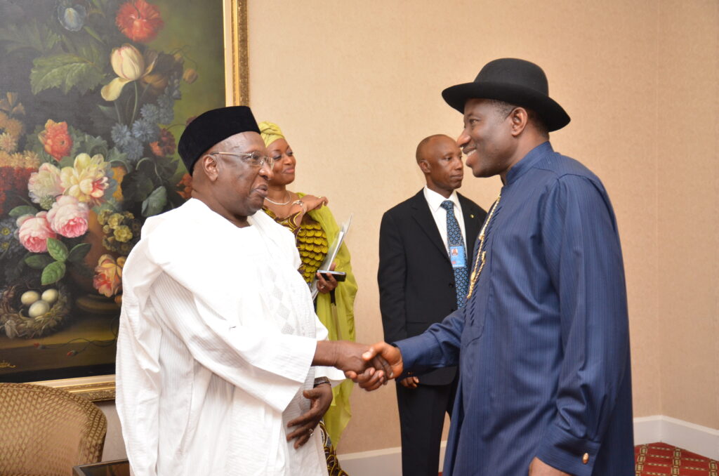dr. tukur welcoming h.e. dr. goodluck jonathan former president of nigeria to the abr inv. climate summit usa 2011